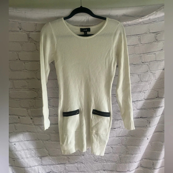5/$20 Women’s‎ AGB Ribbed Long Sweater Zip Pocket Medium - Picture 1 of 7
